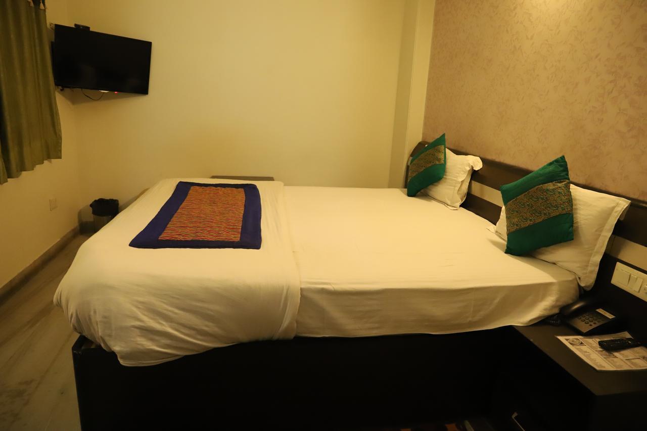 Airport Hotel Aerocity Inn New Delhi Bagian luar foto