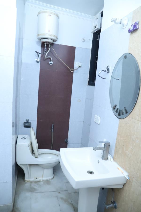 Airport Hotel Aerocity Inn New Delhi Bagian luar foto