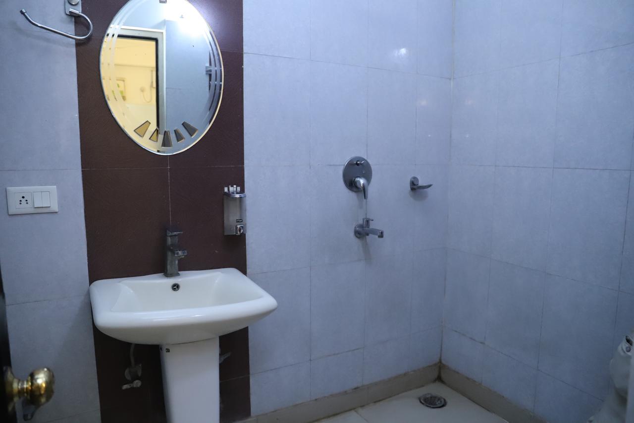 Airport Hotel Aerocity Inn New Delhi Bagian luar foto