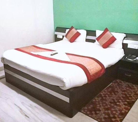 Airport Hotel Aerocity Inn New Delhi Bagian luar foto