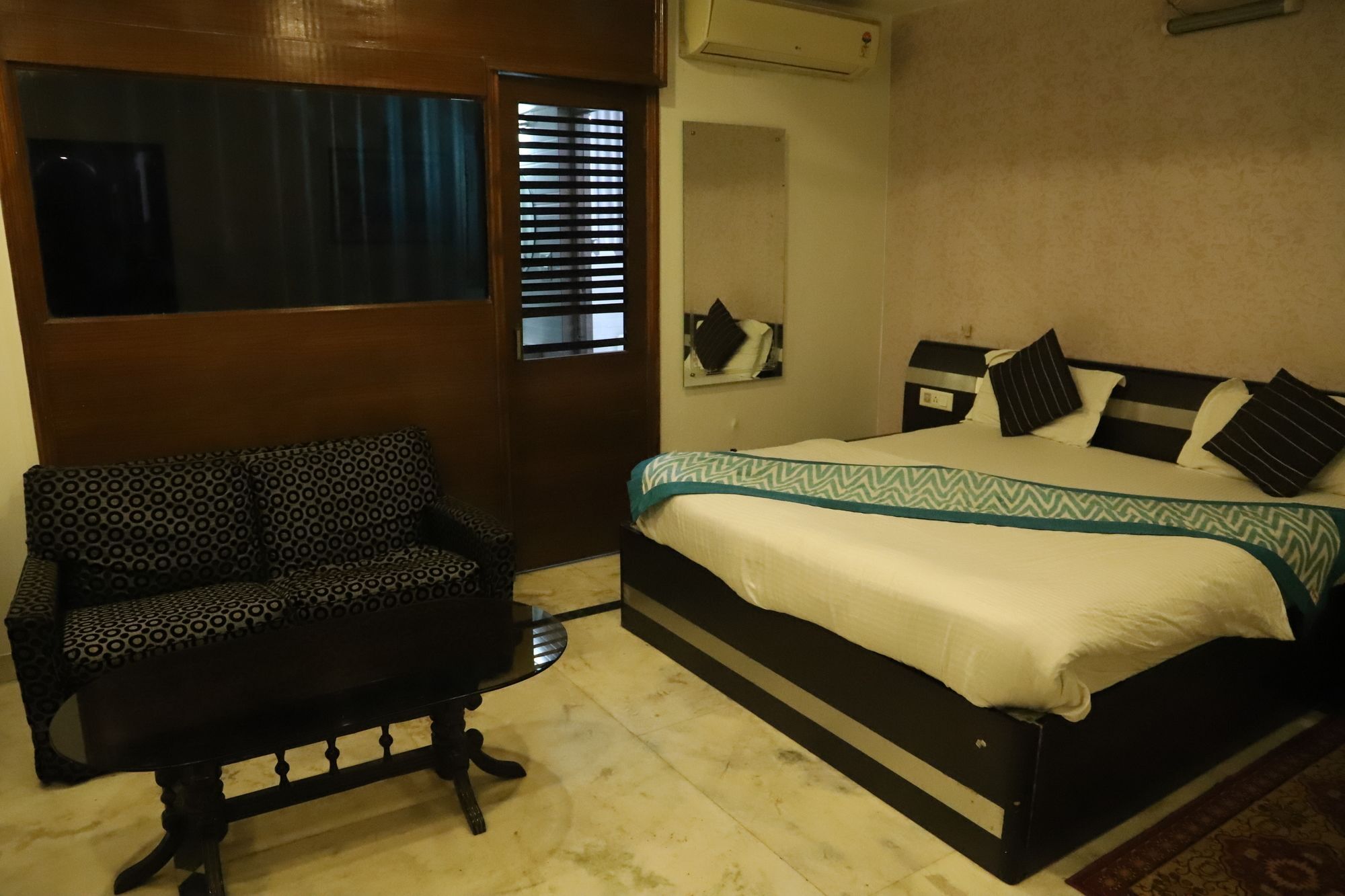 Airport Hotel Aerocity Inn New Delhi Bagian luar foto